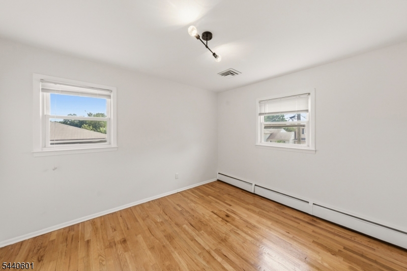 2037 Tampa Ter Property Photo 13