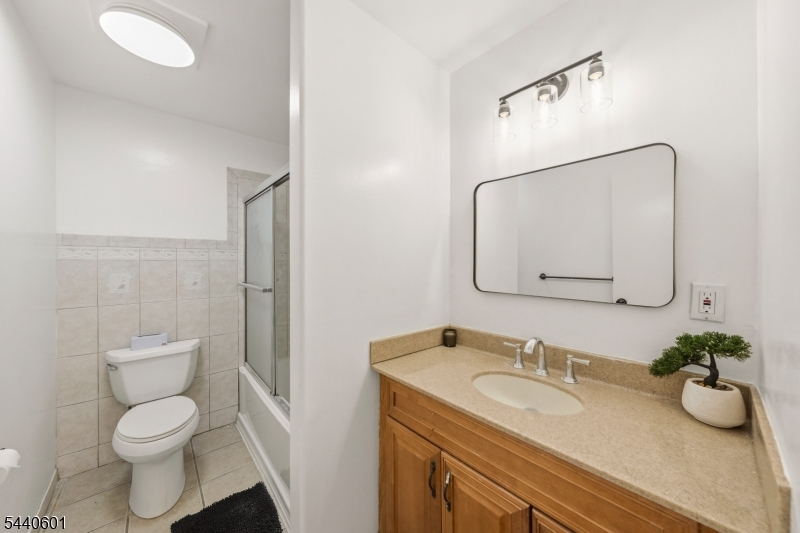 2037 Tampa Ter Property Photo 15
