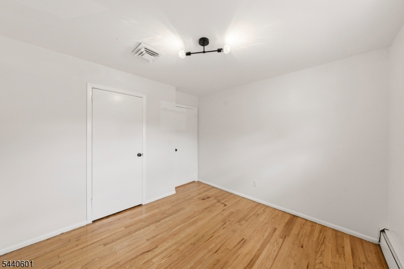 2037 Tampa Ter Property Photo 16