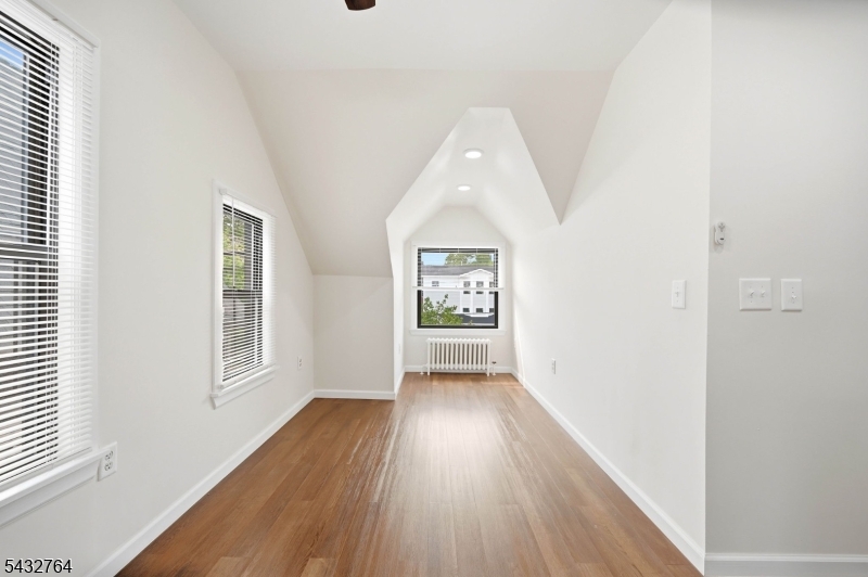 350 Arlington Ave Property Photo 18