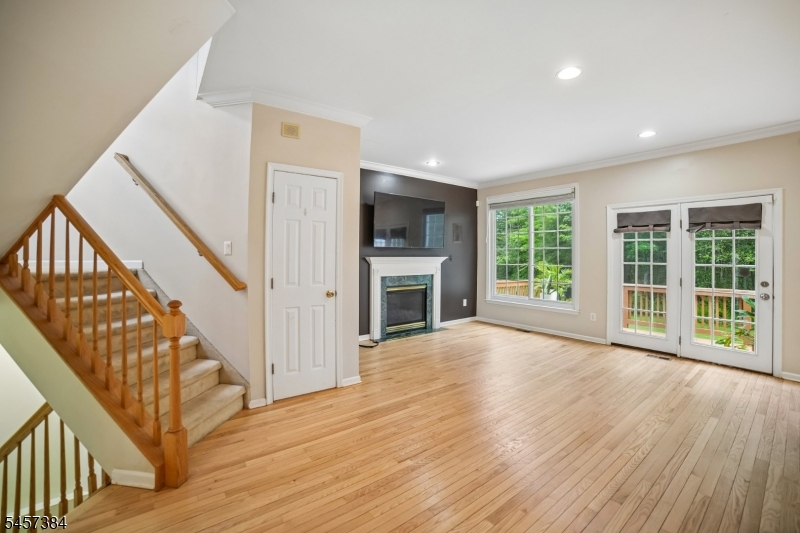 147 Arrowgate Dr Property Photo 3