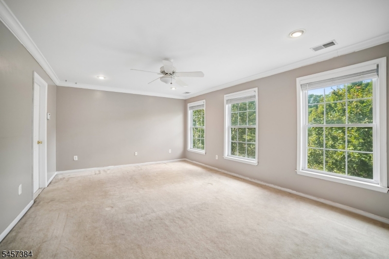 147 Arrowgate Dr Property Photo 18