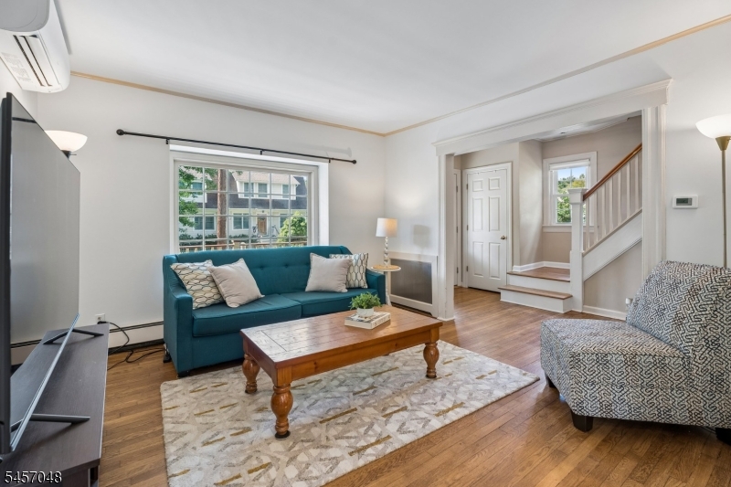 46 N Hillside Ave Property Photo 3