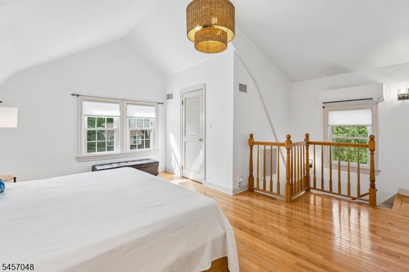 46 N Hillside Ave Property Photo 14
