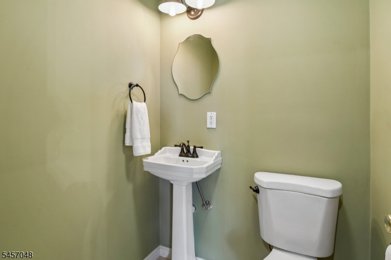 46 N Hillside Ave Property Photo 24