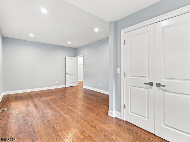 44 Clinton St Property Photo 4