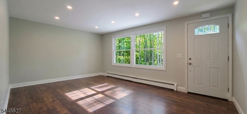 25 Essex Rd Property Photo 5