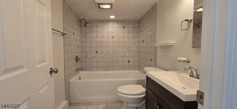 25 Essex Rd Property Photo 6