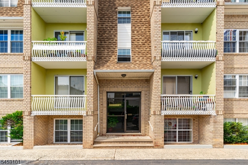 272 Walnut St 5d Property Photo 1