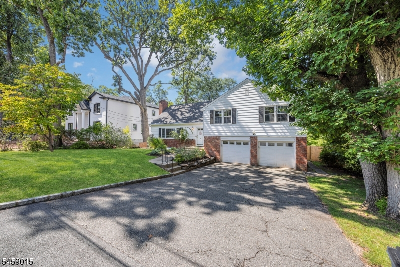 9 Edgewood Ave Property Photo 2