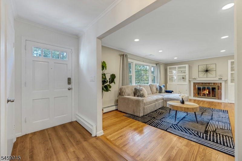 9 Edgewood Ave Property Photo 6