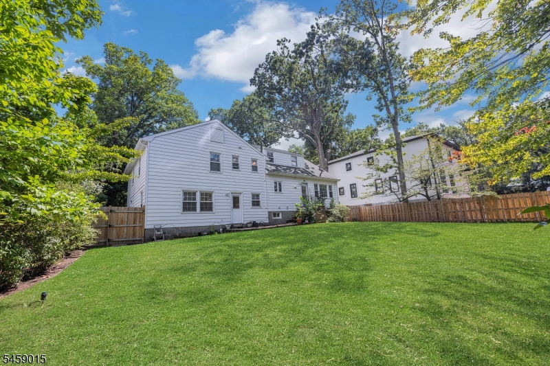 9 Edgewood Ave Property Photo 41