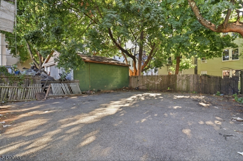 760 Grove St 1 Property Photo 17