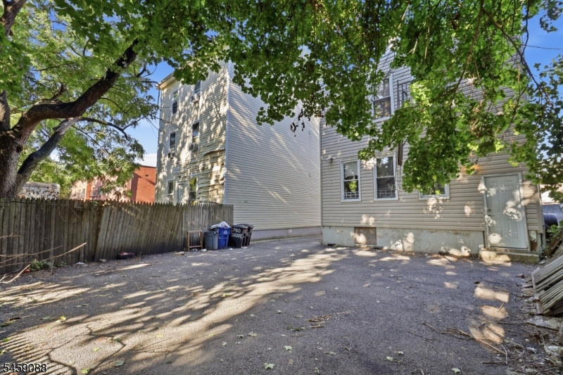 760 Grove St 1 Property Photo 19