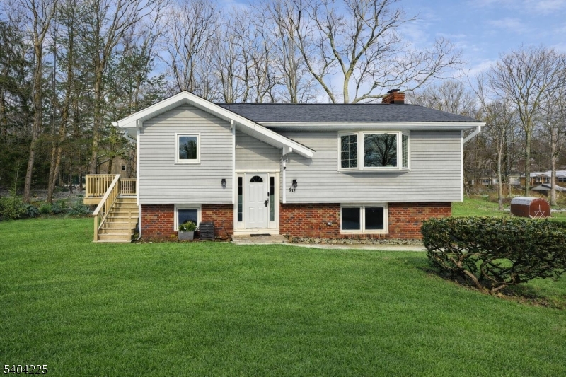 512 Lake Shore Dr Property Photo 1