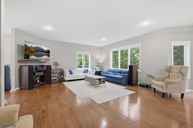 18 Puddingstone Rd Property Photo 11