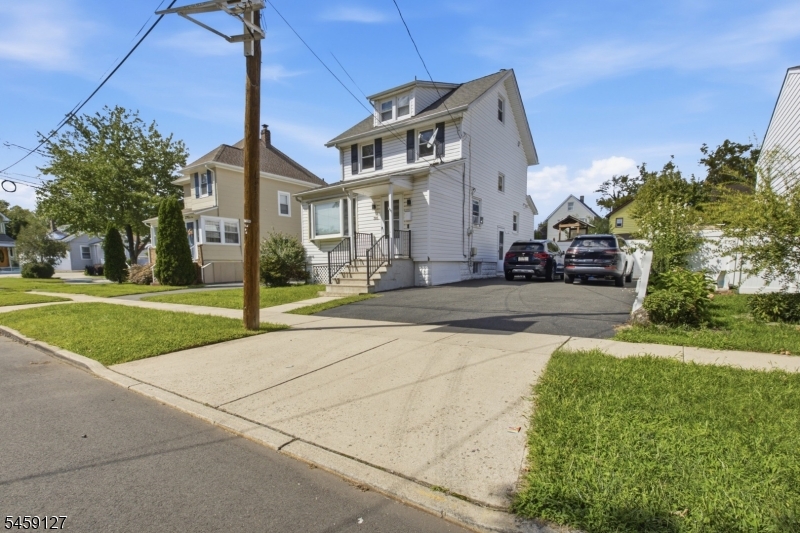 305 Stockton Ave Property Photo 1