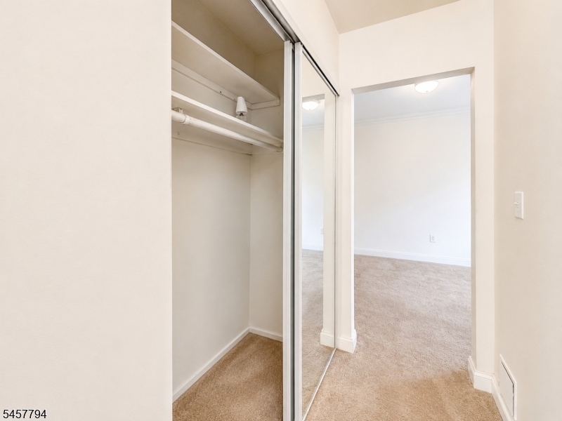 53 Knox Ter 2a Property Photo 10