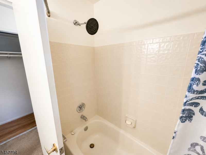 53 Knox Ter 2a Property Photo 12