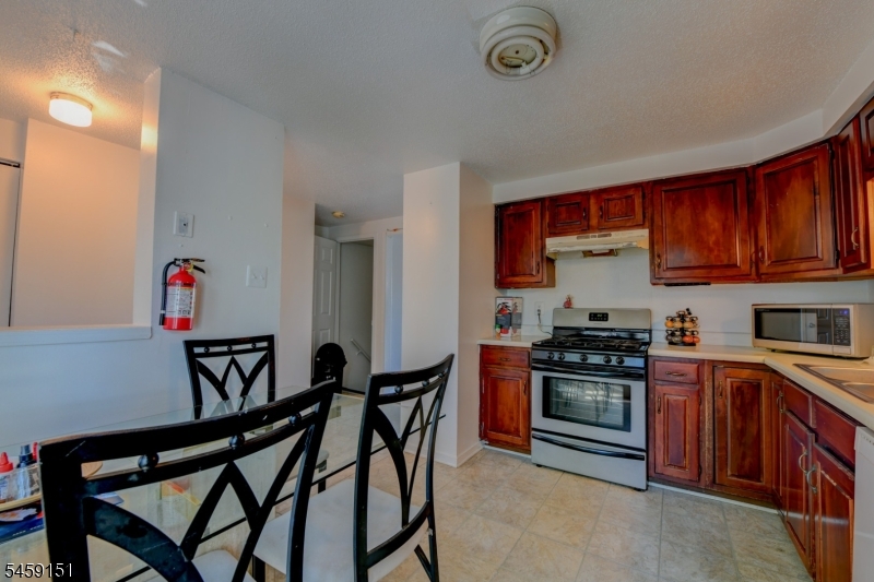 493 Fayette St Property Photo 6