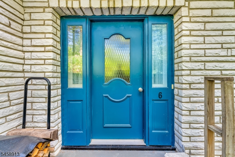 6 Barberry St Property Photo 3