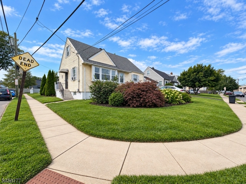 611 Green St Property Photo 1