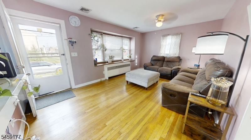 611 Green St Property Photo 5