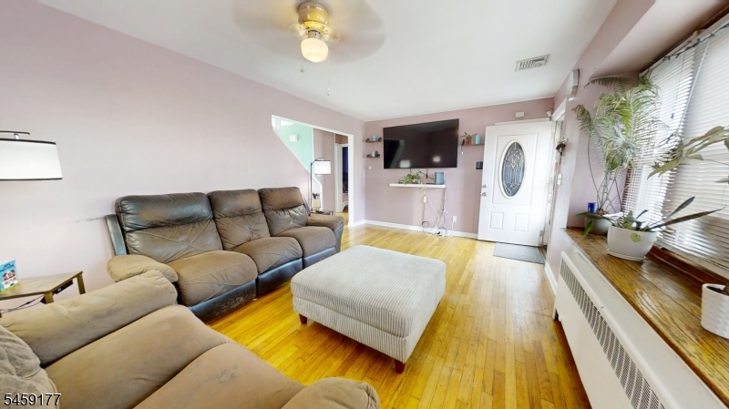 611 Green St Property Photo 6