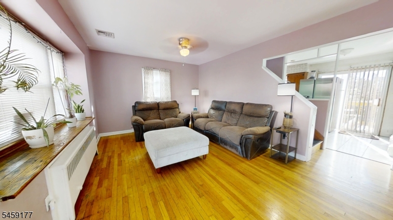 611 Green St Property Photo 7