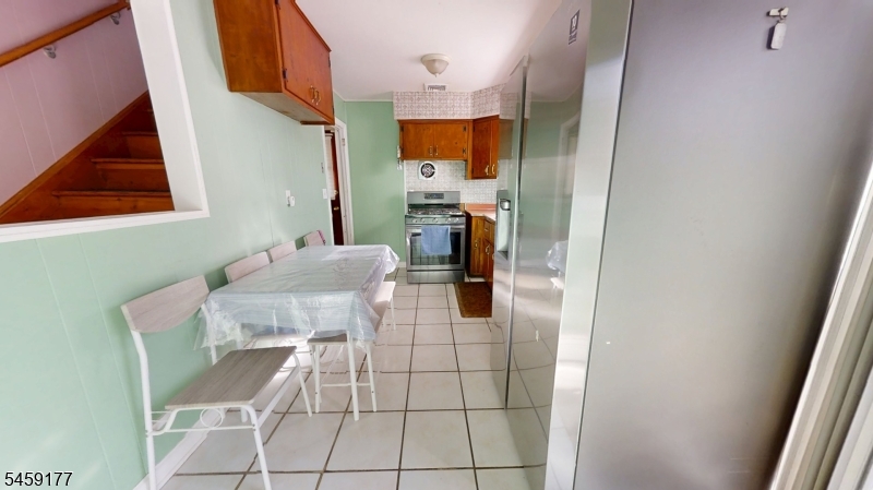 611 Green St Property Photo 9