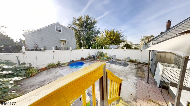 611 Green St Property Photo 26