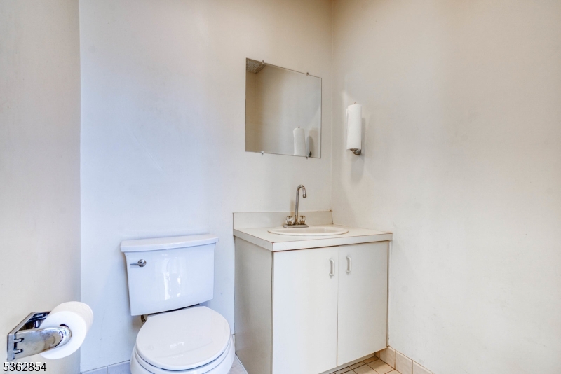 513 Warrenville Rd Property Photo 2