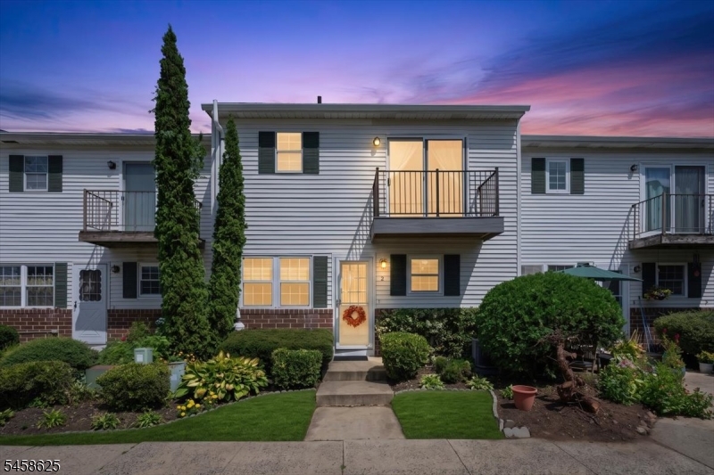 2 King James Ct Property Photo 1