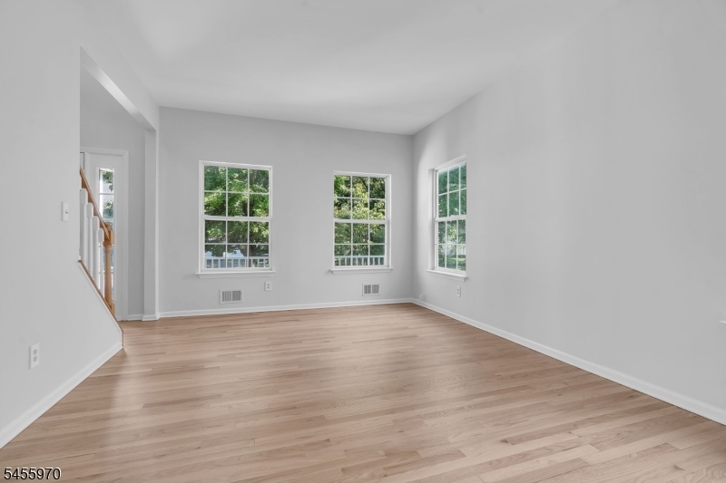 59 Huntley Way Property Photo 5