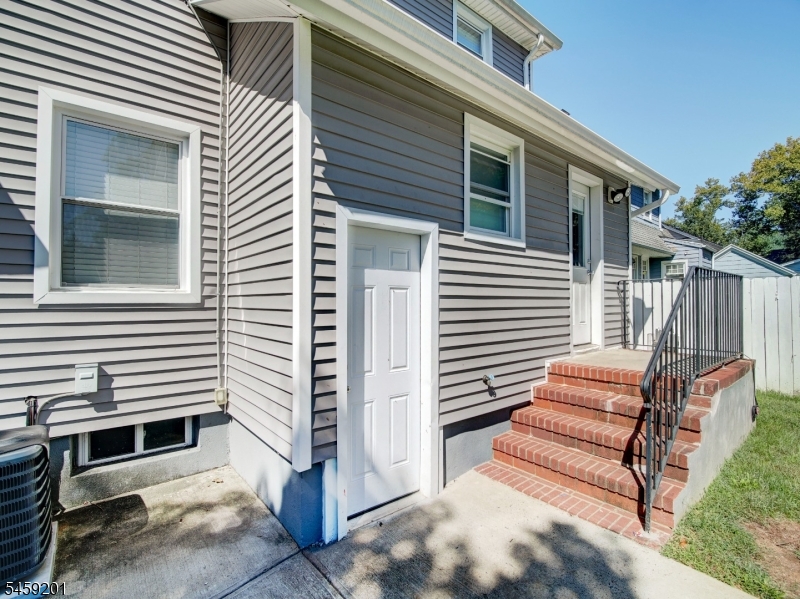 1213 Grant Ave Property Photo 4