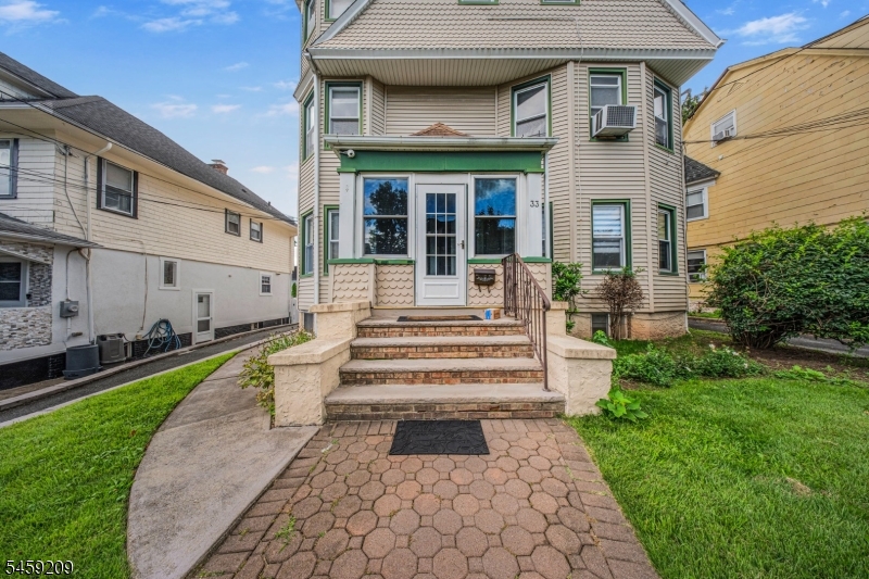 33 Van Houten Pl 3 Property Photo 2