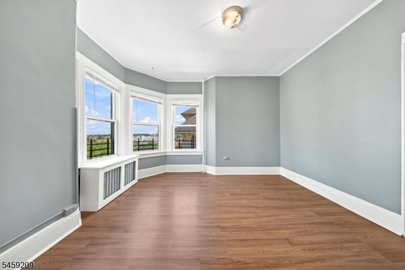33 Van Houten Pl 3 Property Photo 7