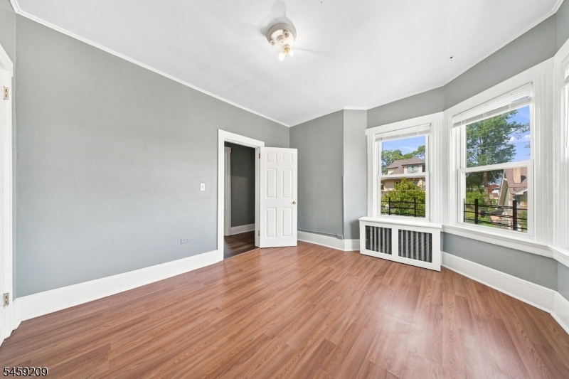 33 Van Houten Pl 3 Property Photo 8