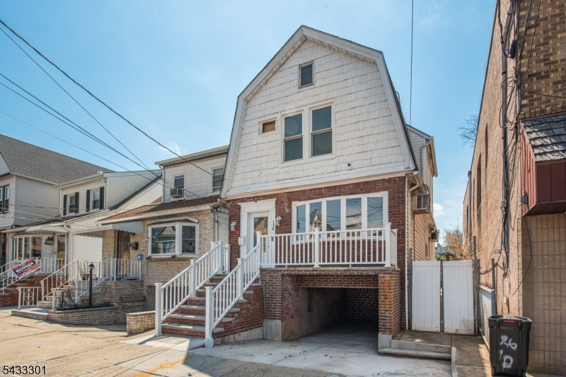 136 W 56th St Property Photo 1