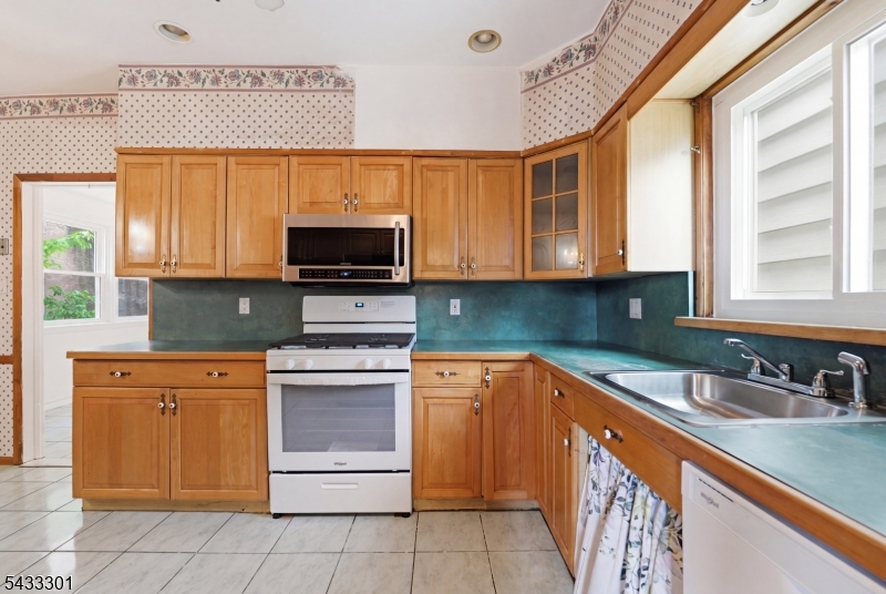136 W 56th St Property Photo 13