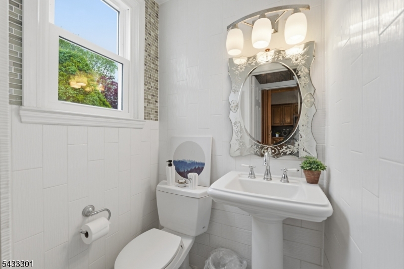 136 W 56th St Property Photo 16