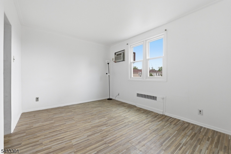 136 W 56th St Property Photo 19