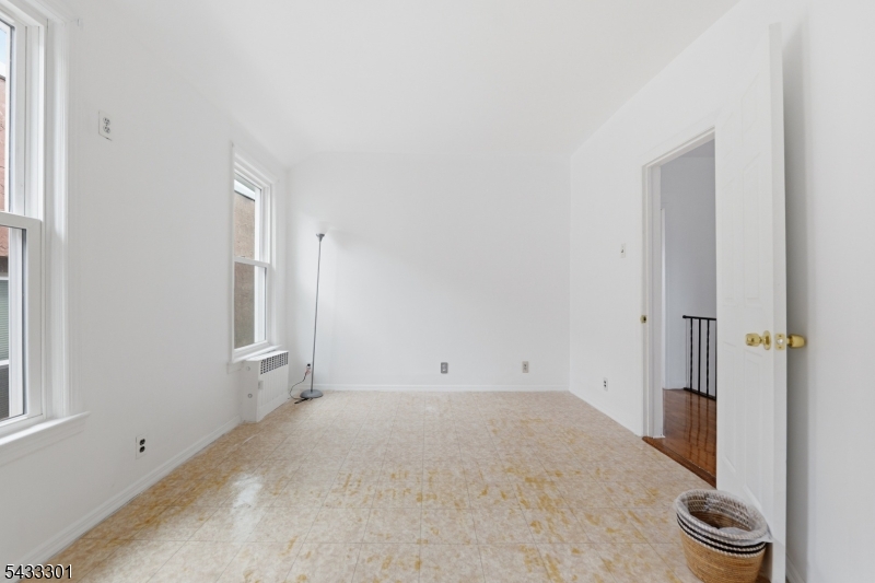 136 W 56th St Property Photo 21