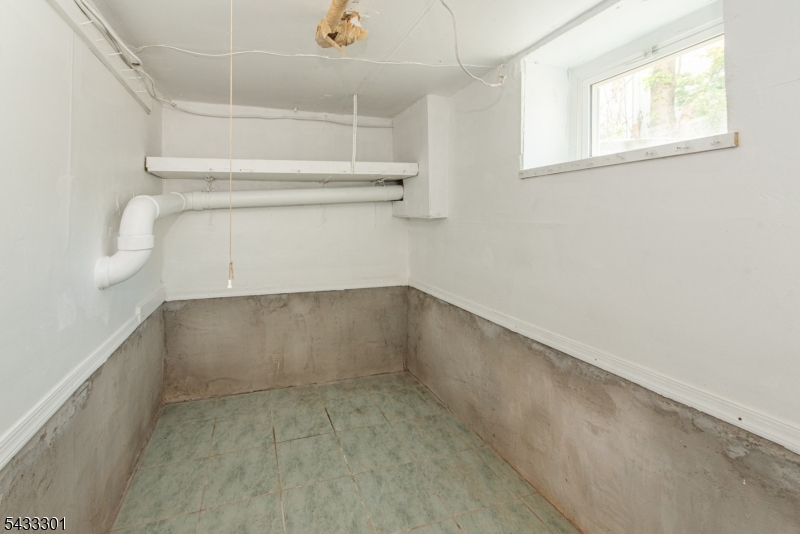 136 W 56th St Property Photo 23