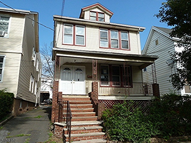 390 NORTH 7TH STREET Property Photo 1