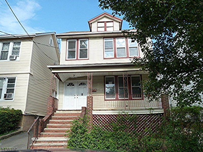 390 North 7th Street Property Photo 3