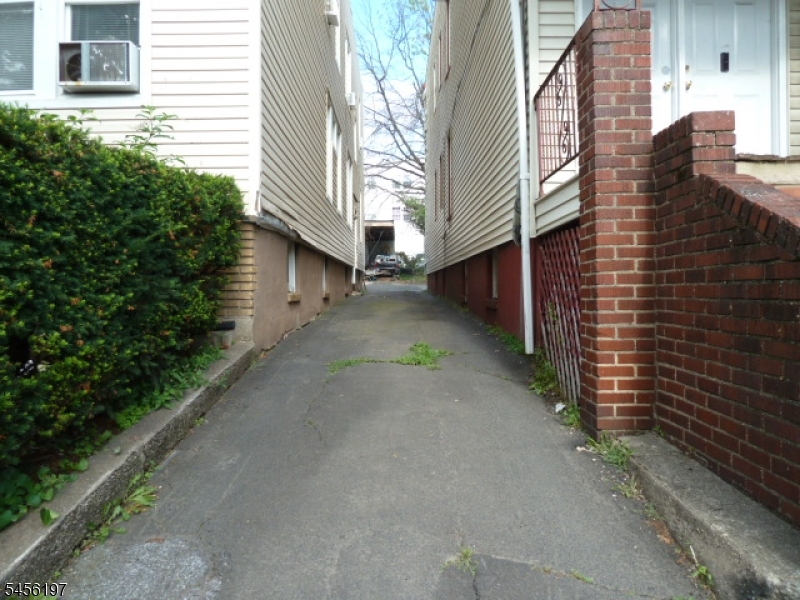 390 North 7th Street Property Photo 4