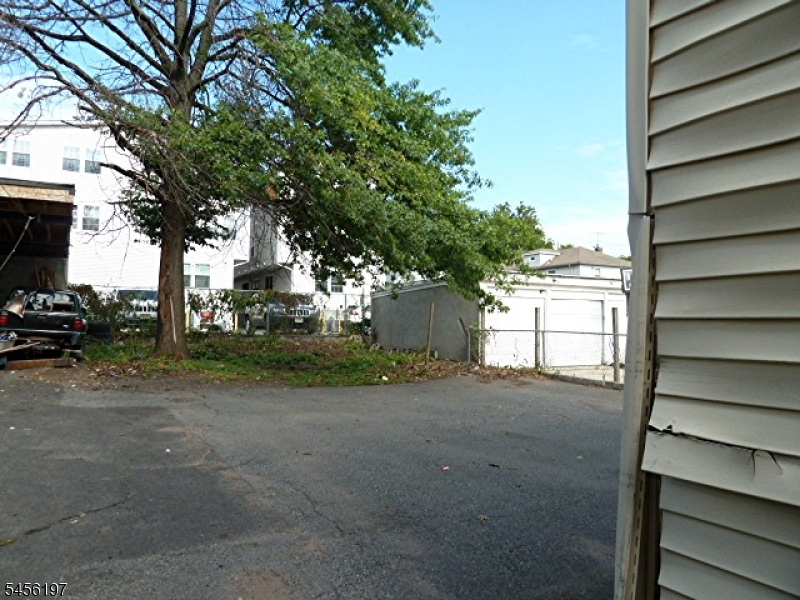 390 North 7th Street Property Photo 5