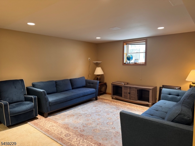 748 6Th St Property Photo 1