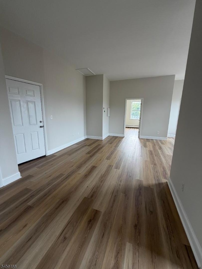 150 East Main St Property Photo 5